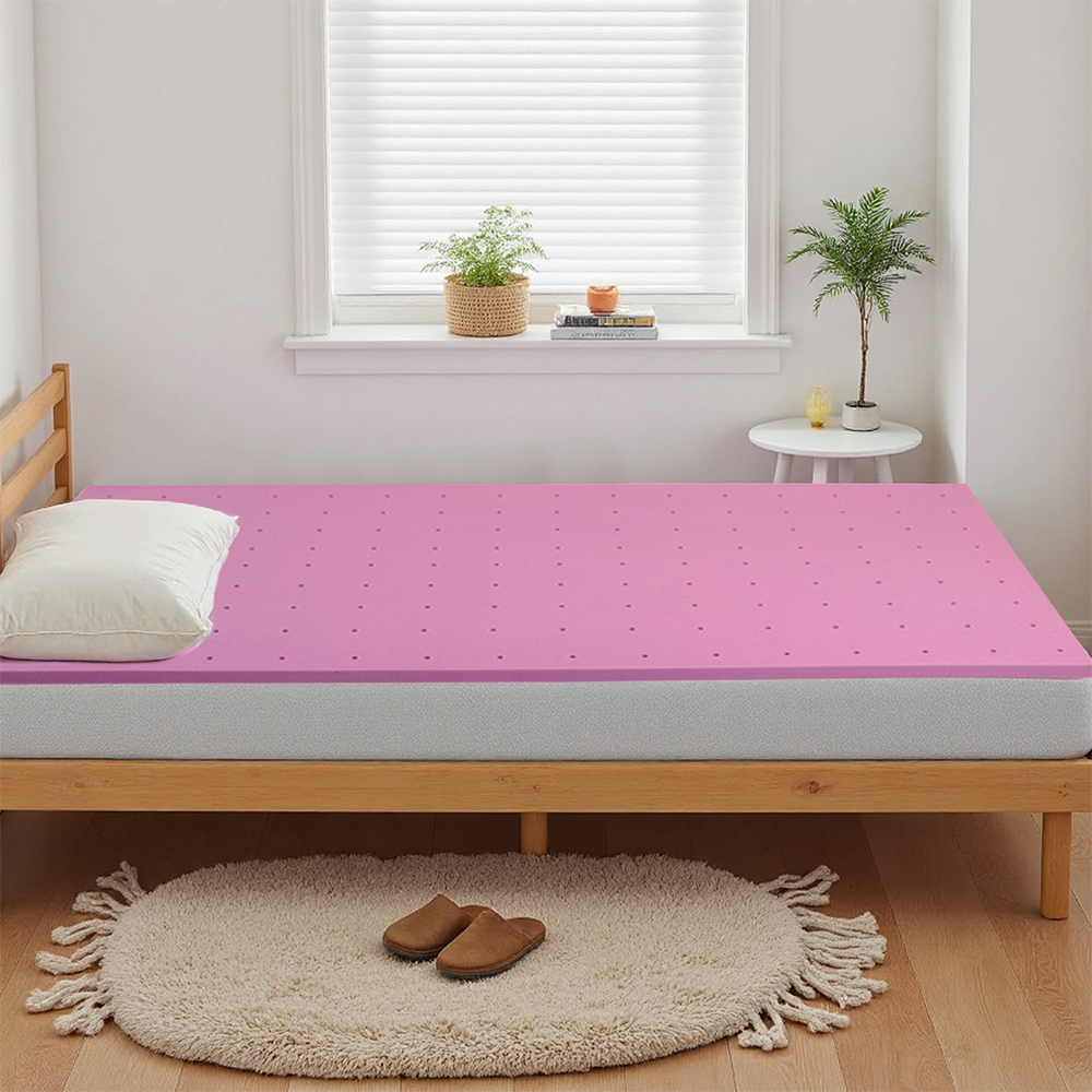Perforerad memory foam madrass