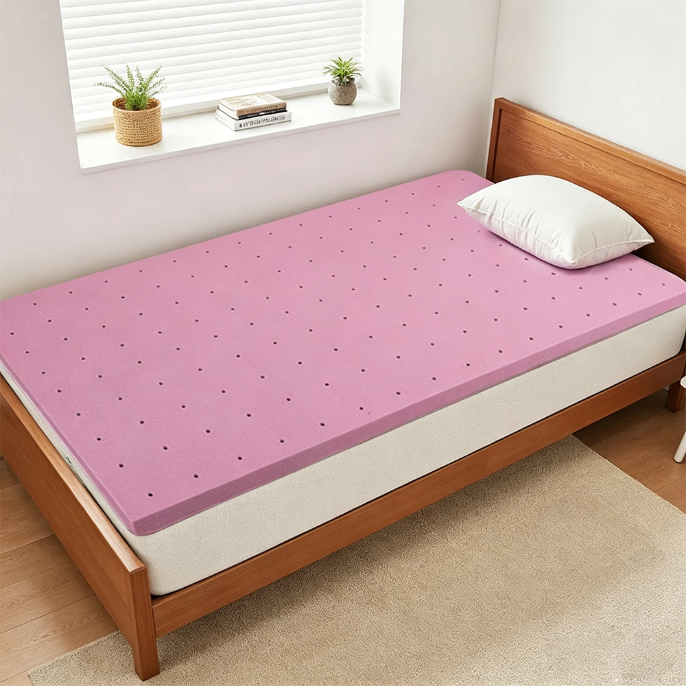 Perforerad memory foam madrass